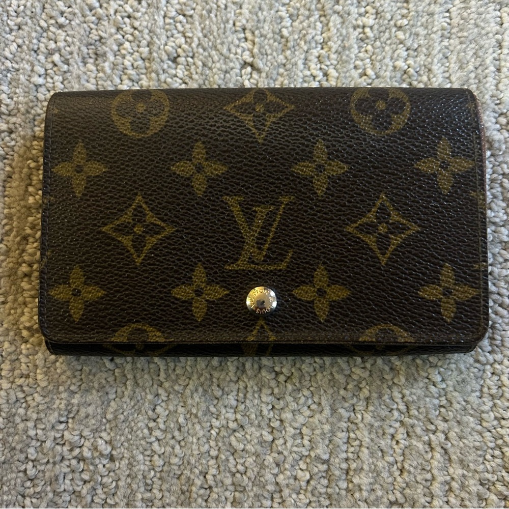 Authentic Louis Vuitton Snap Monogram Wallet